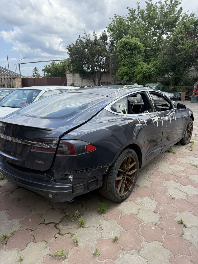 Tesla model S Performance (p85) | 2014 |