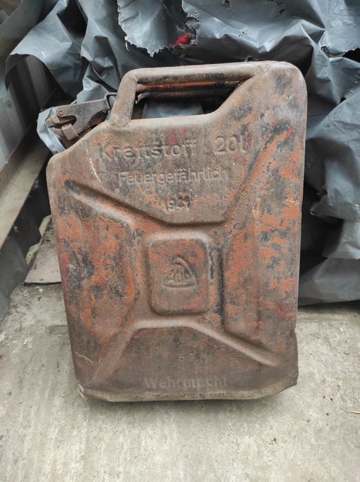 Продам канистру 20л.немецкую 1941г.(второй мировой войны)