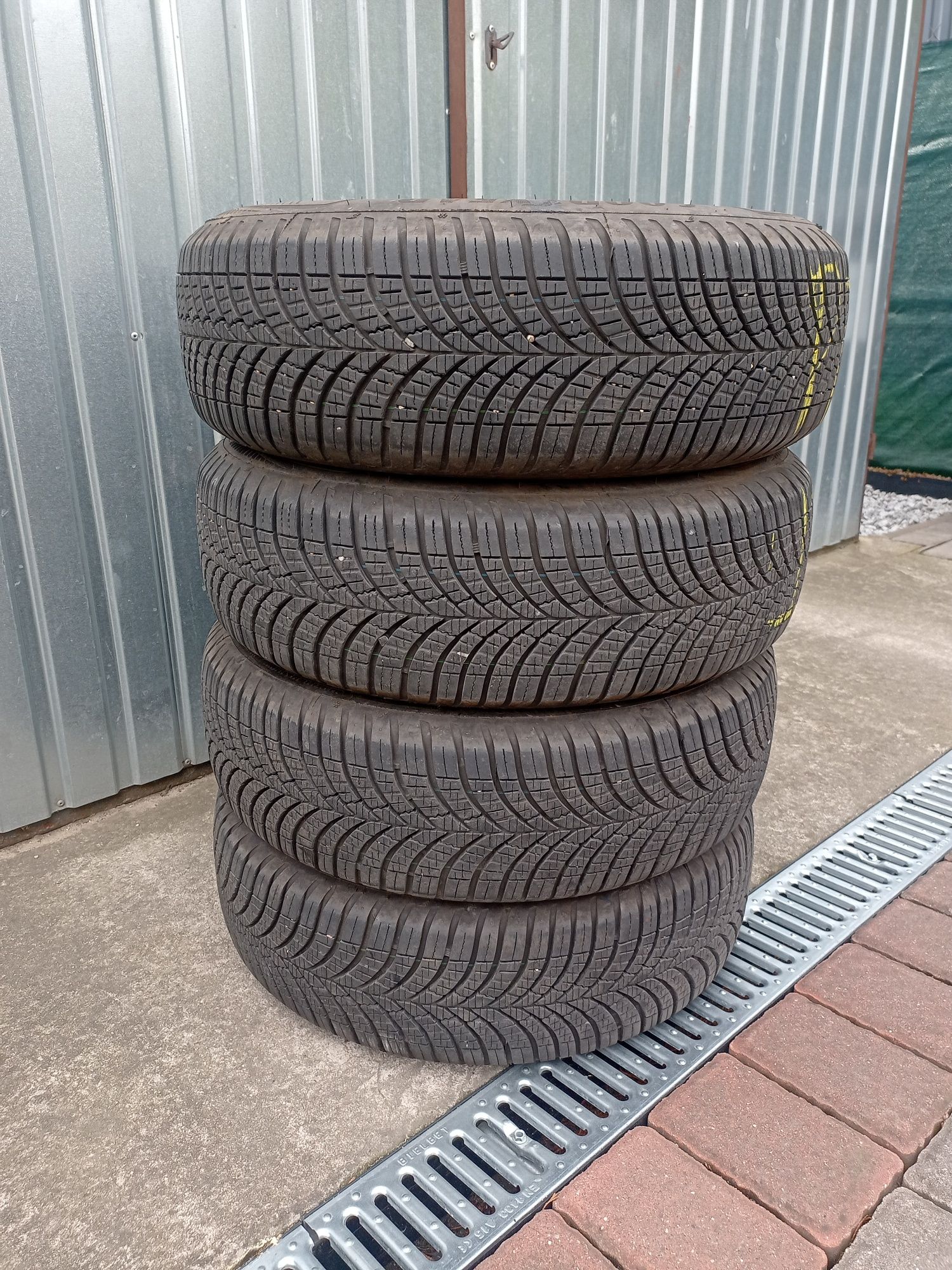 4x opony całoroczne Goodyear Vector 4Seasons 185/65R15