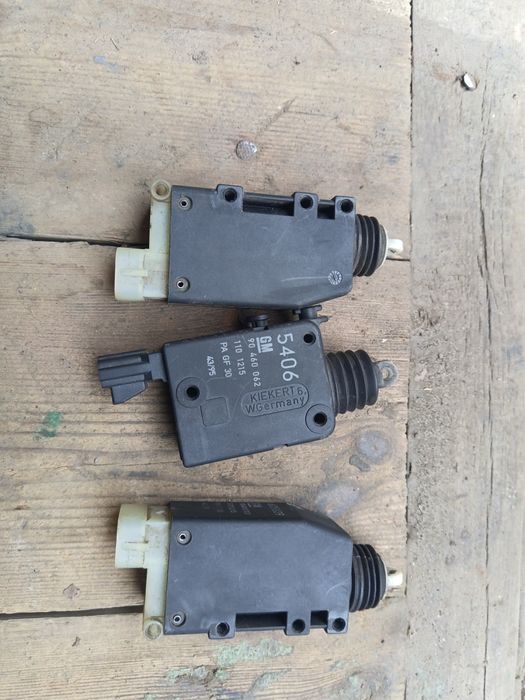 Моторчик склоочисника,моторчикі центральних замків.