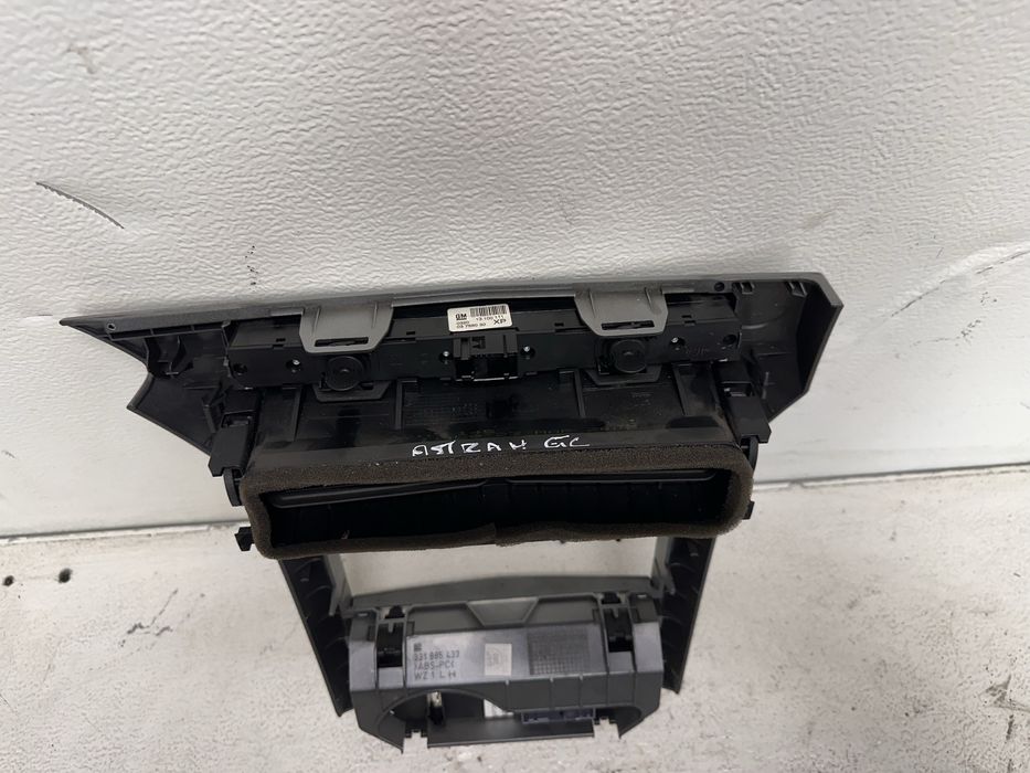Panel Kratki Nawiewu Klimy Podgrzewane Fotele Opel Astra III H GTC/OPC
