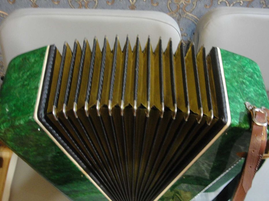 Баян Тенор у відмінному стані