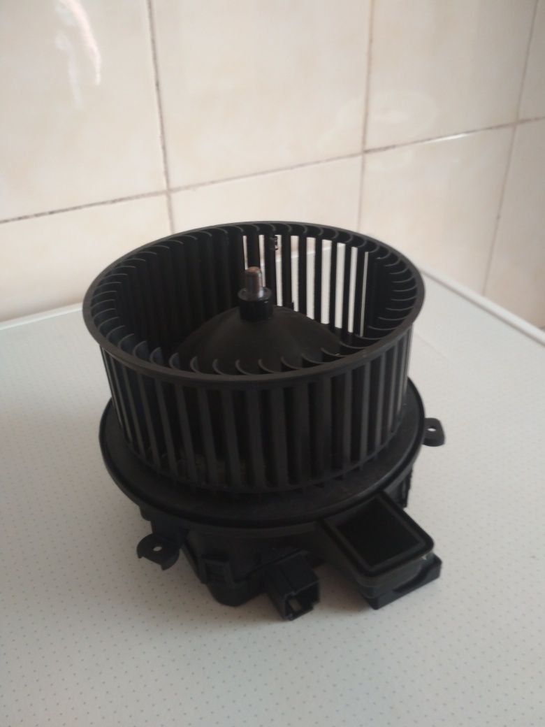 Мотор вентилятор пічки (опалення) для Audi A6, S6 2019 р.
