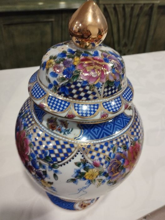 Pote em cerâmica feito na China