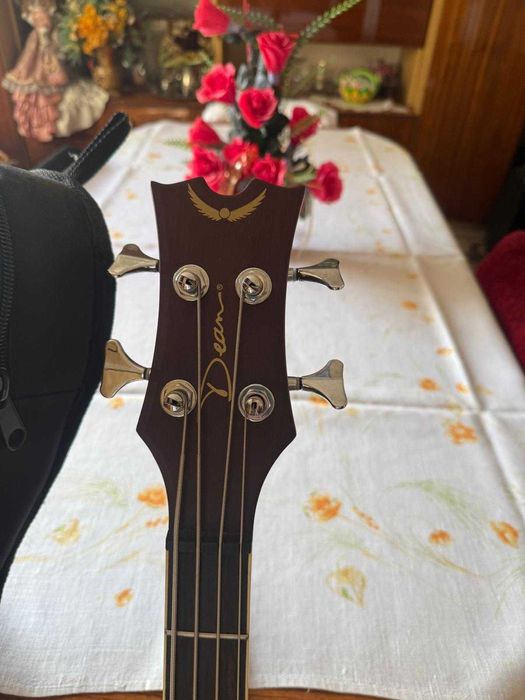 Elektro-akustyczna  gitara basowa