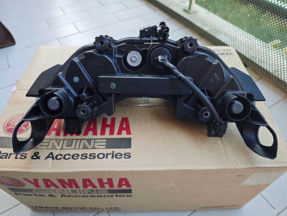 Optica mínimos e suporte piscas Frente, Tracer 9/GT/GT+  2021 a 2024.