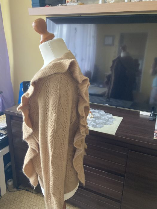 Sliczny damski sweterek w odcieniu beżu