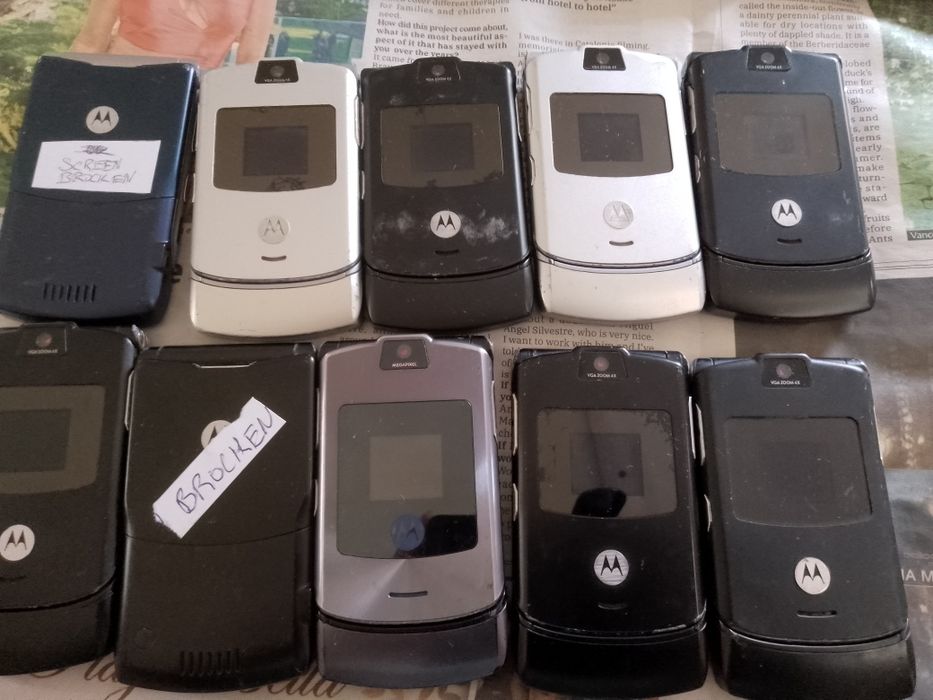 22 Motorola V3 vintage