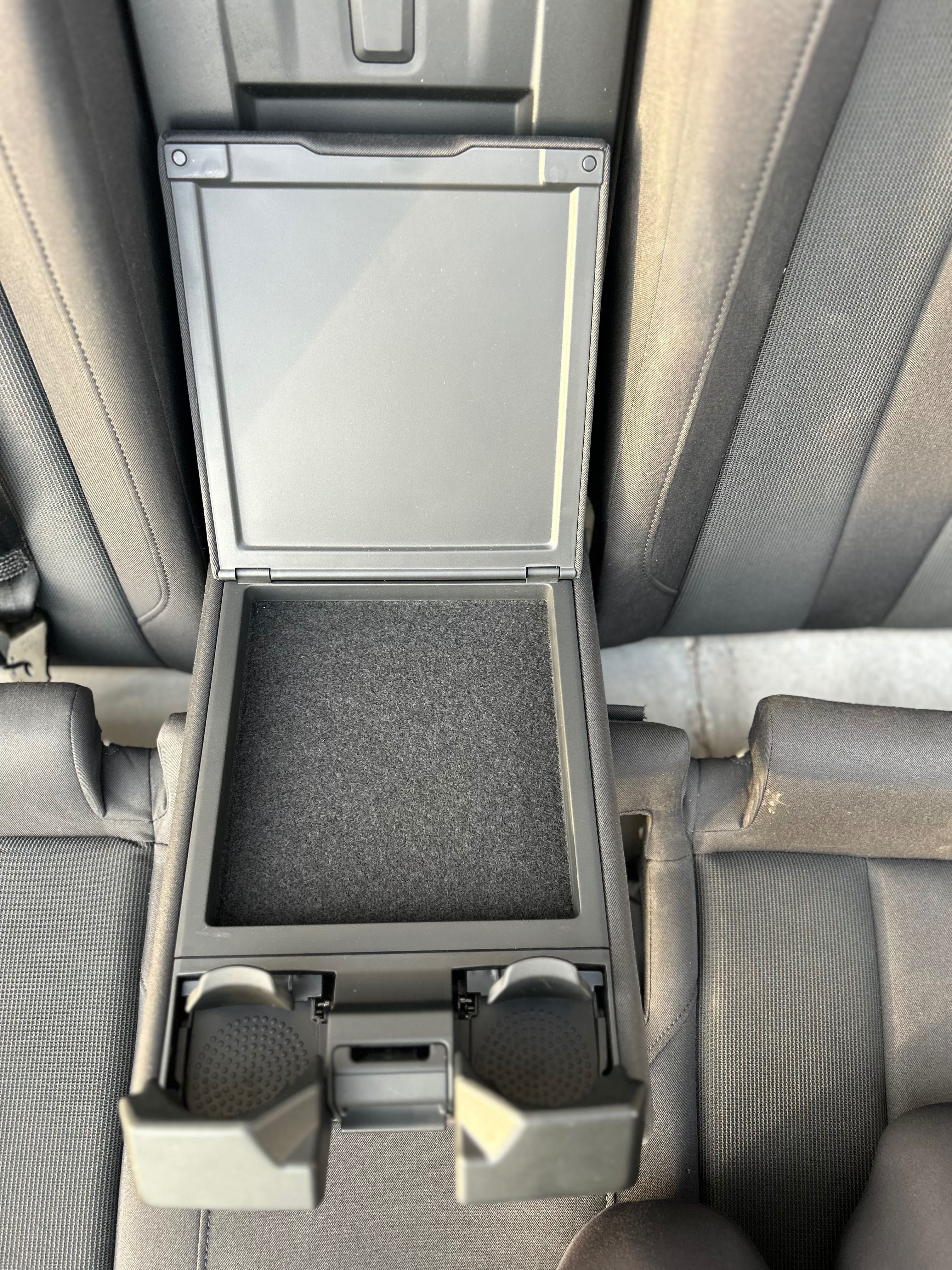 Cubholder podłokietnik tył Audi A4 B9