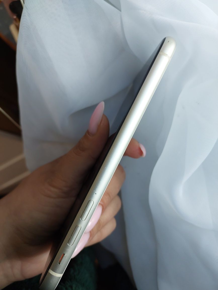 IPhone 11 на 4/64 памяти