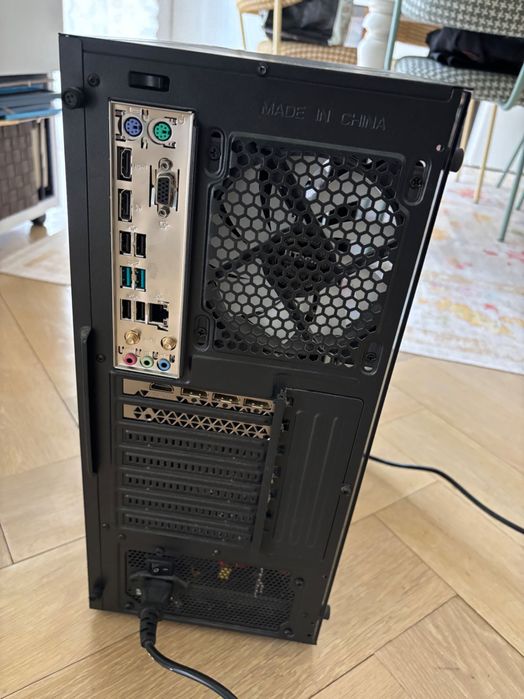 Torre feita por medida de Gamming