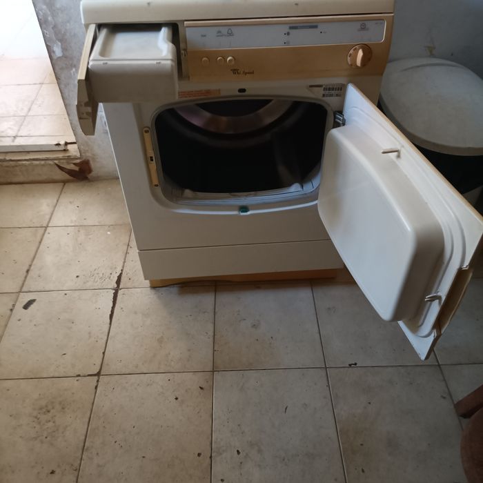 Máquina de secar roupa Whirlpool