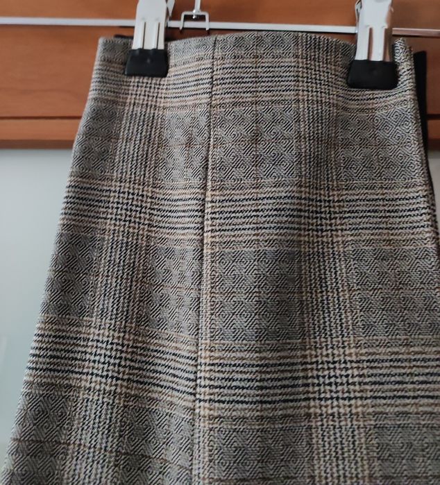 Calças Zara, em fazenda fininha