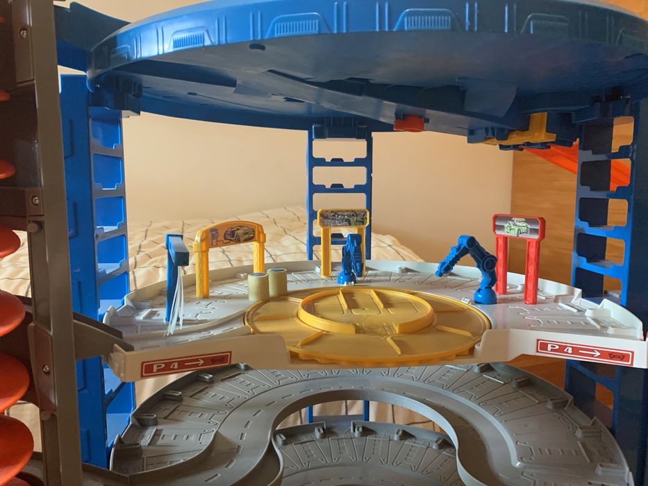Hot Wheels - Super Ultimate Garagem