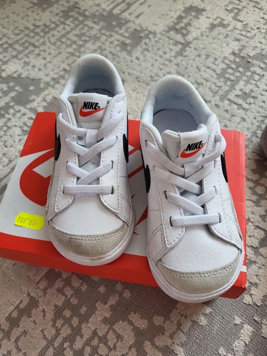 Buty chłopięce Nike r. 25