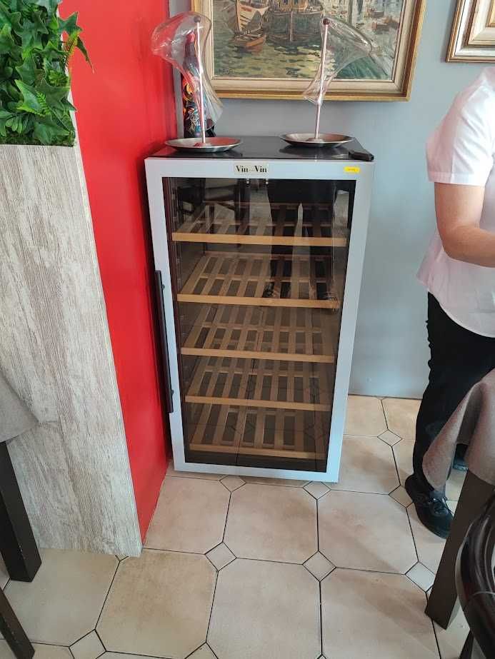 vende-se garrafeira refrigerada