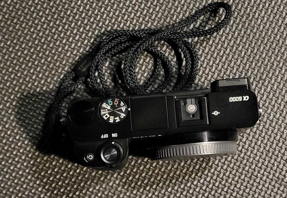 Câmara Sony a6000