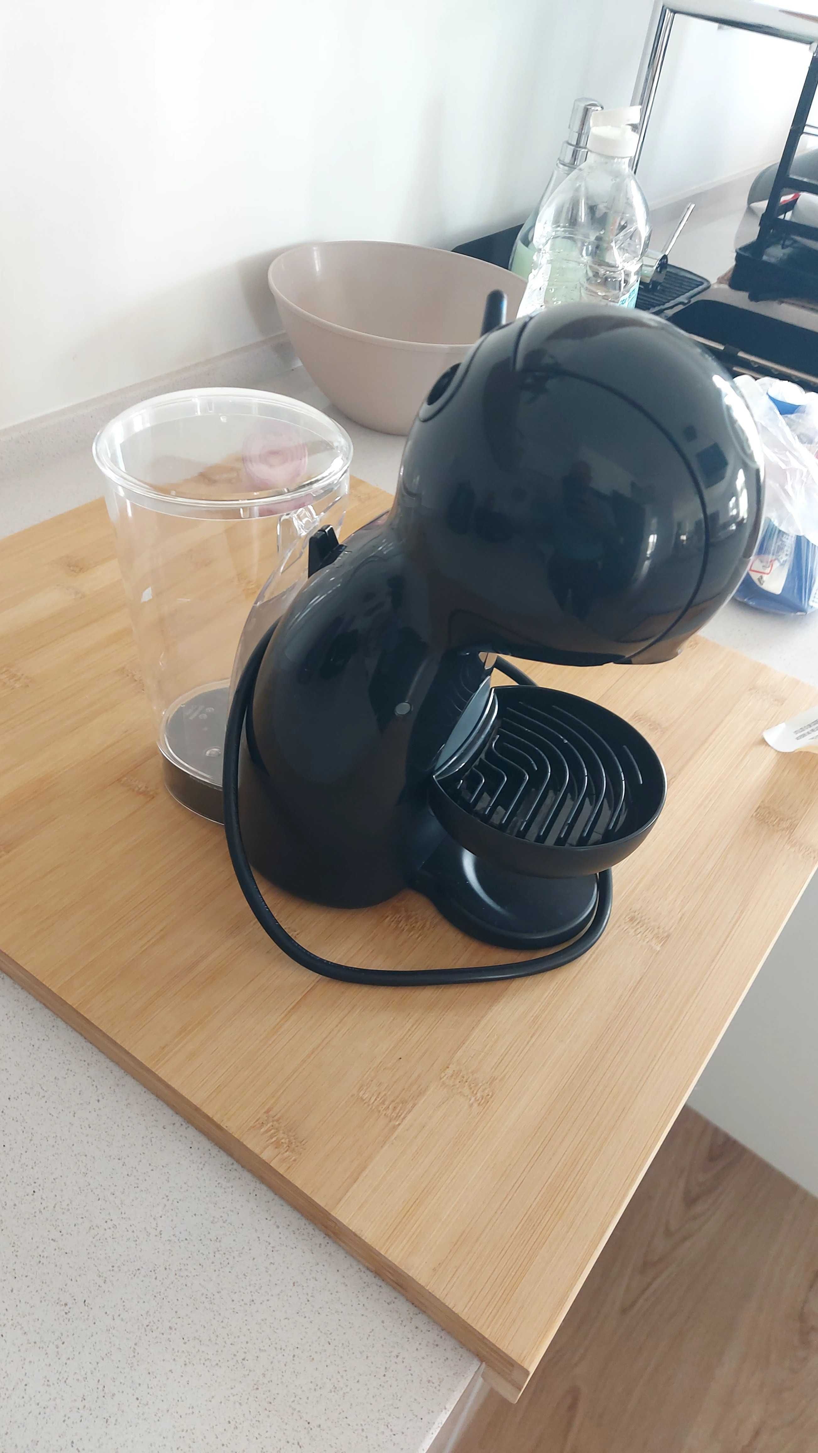 Maquina Dolce Gusto nova nunca usada ainda com plasticos.
