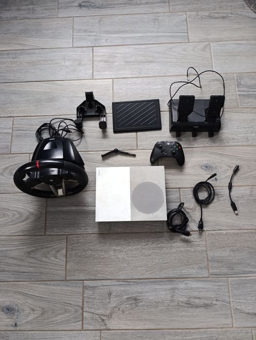 Ігрова приставка Xbox one s на 1 терабайт