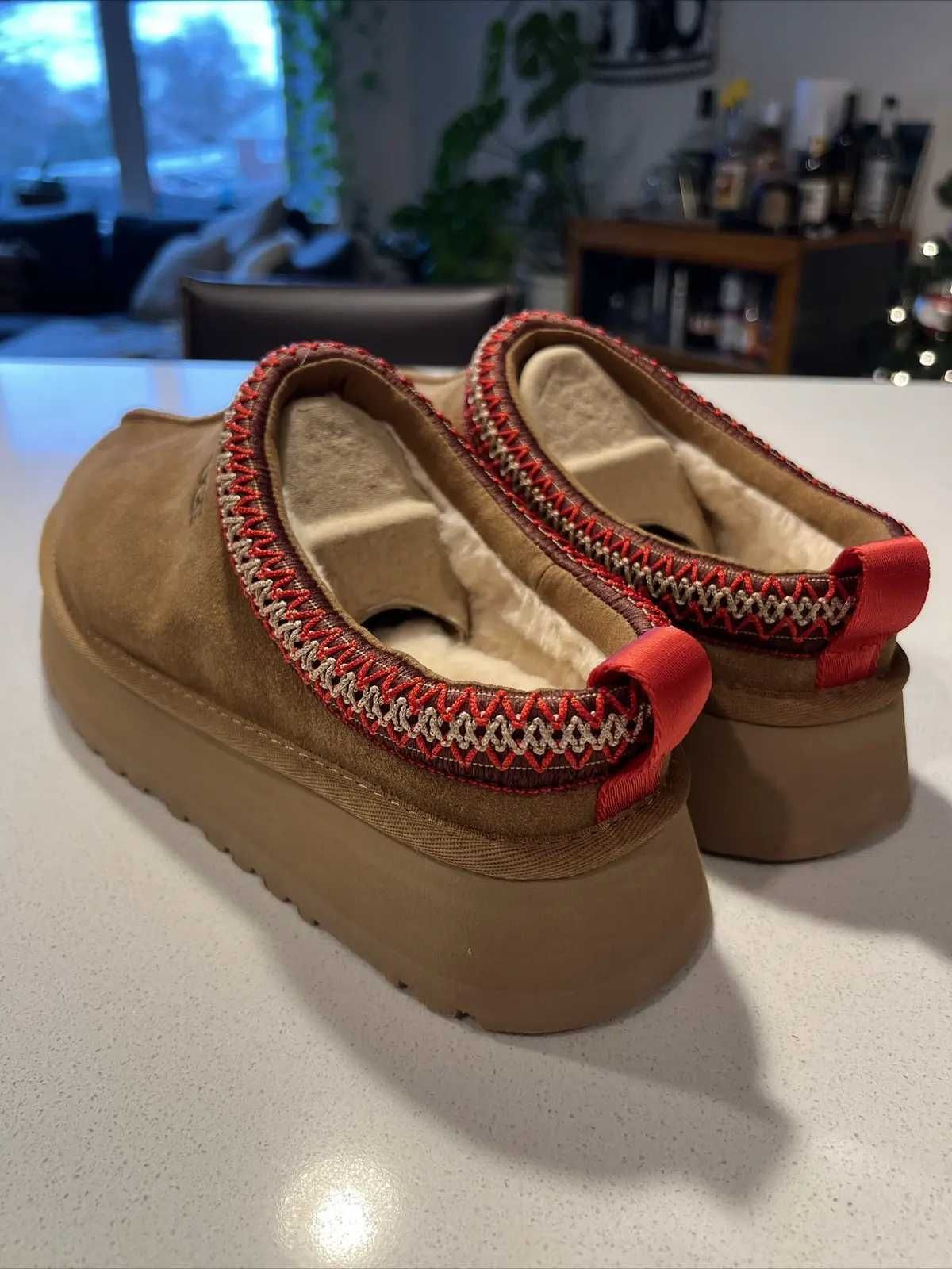 Nowe i nienoszony UGG Tazz Slipper w kolorze Chestnut, rozmiar 39