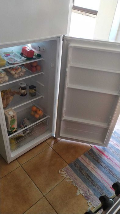 Frigorífico branco novo