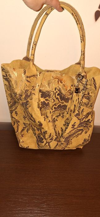 Torebka skórzana Vittoria Gotti ruda z motywem kwiatów i etui