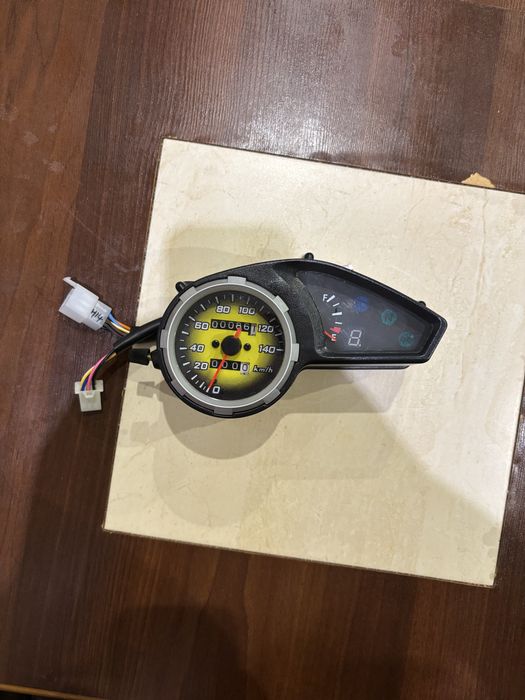 Панель приладів Spark