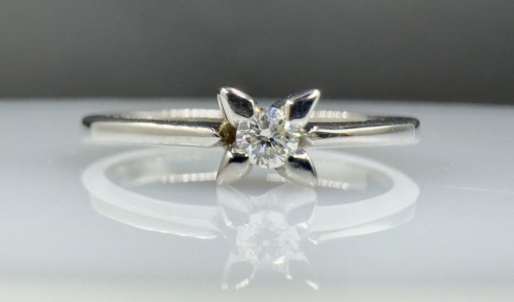 Каблучка золота 585 з діамантом