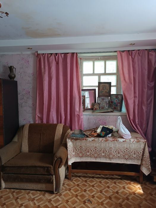 Будинок в селі Оратів