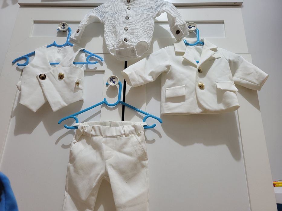 Biały ecru garnitur kamizelka marynarka spodnie body muślinowe 62