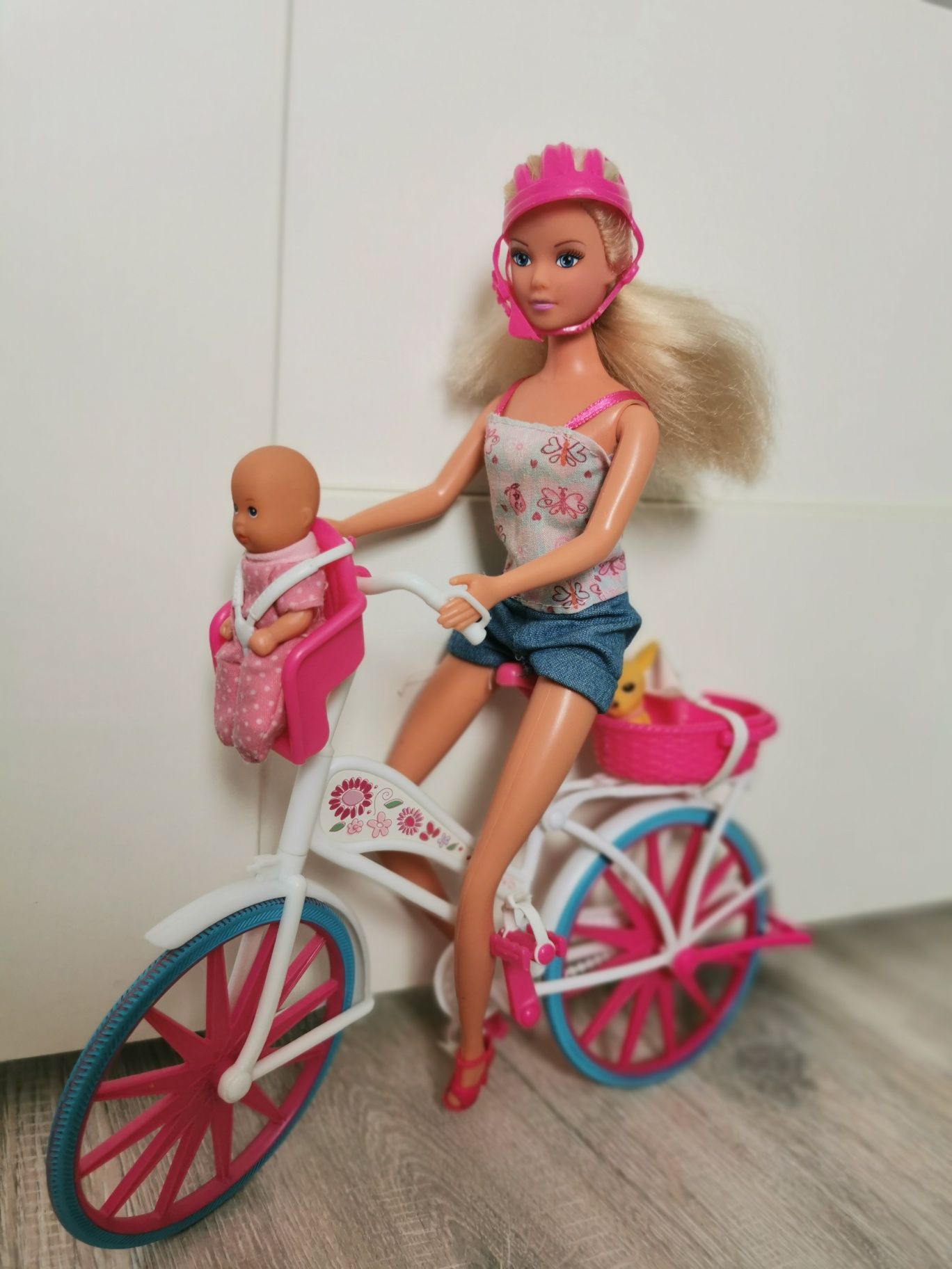 Lalka barbie na rowerze pies kask dziecko niemowlę buty Simba Steffi