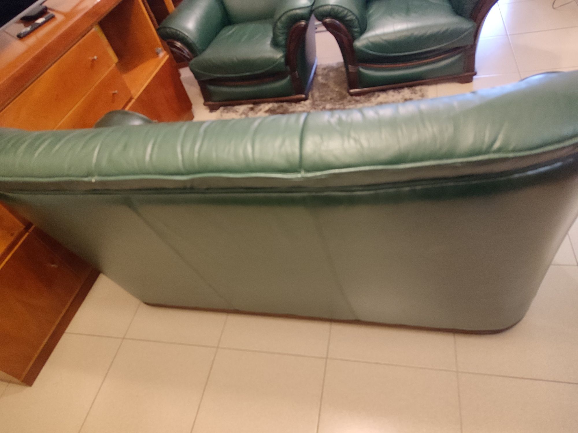 Conjunto de sofás em pele