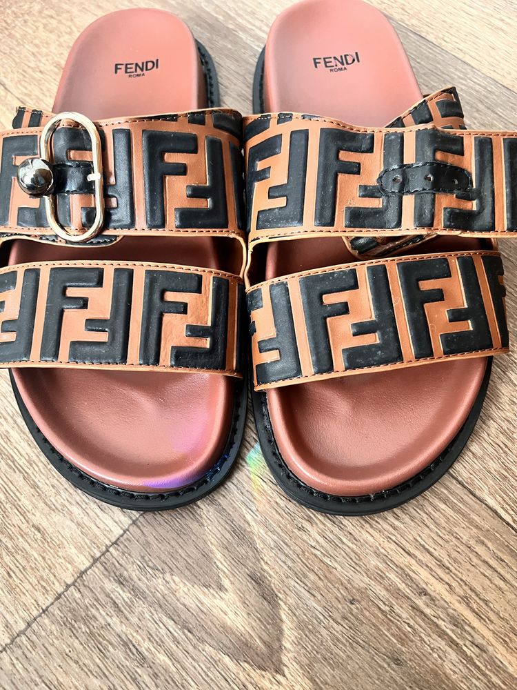 Шлепанцы Fendi , сандали,босоножки,