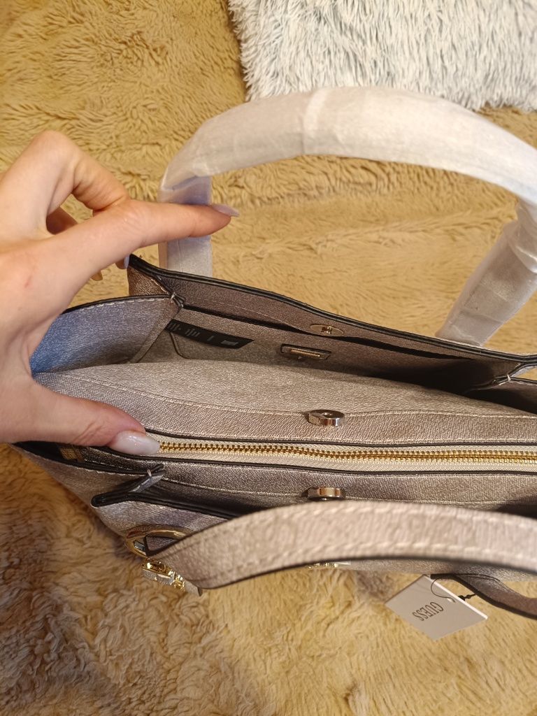 Оригінальна сумочка Guess