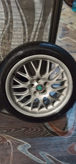 Продам диски r17 с резиной.