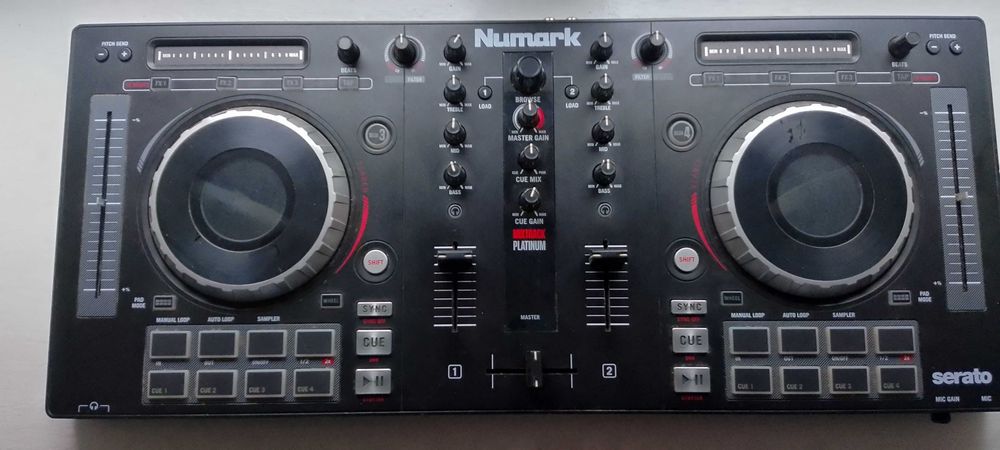 Numark MixTrack Platinum DJ Controller