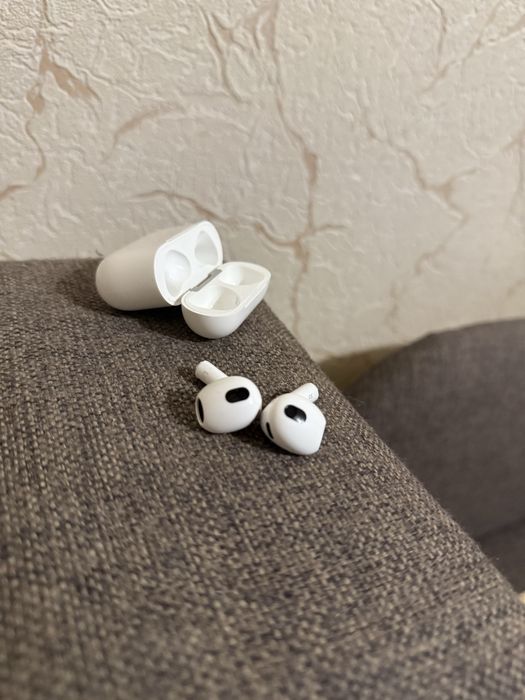 Продам Airpods 3