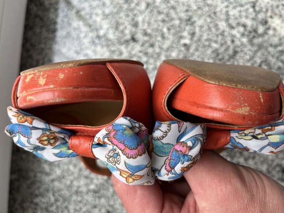 Sandały damskie firmy Kazar ze skóry naturalnej