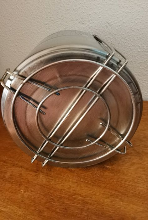 Marmitas E Leiteira e Fervedor água vintage e travessas novas