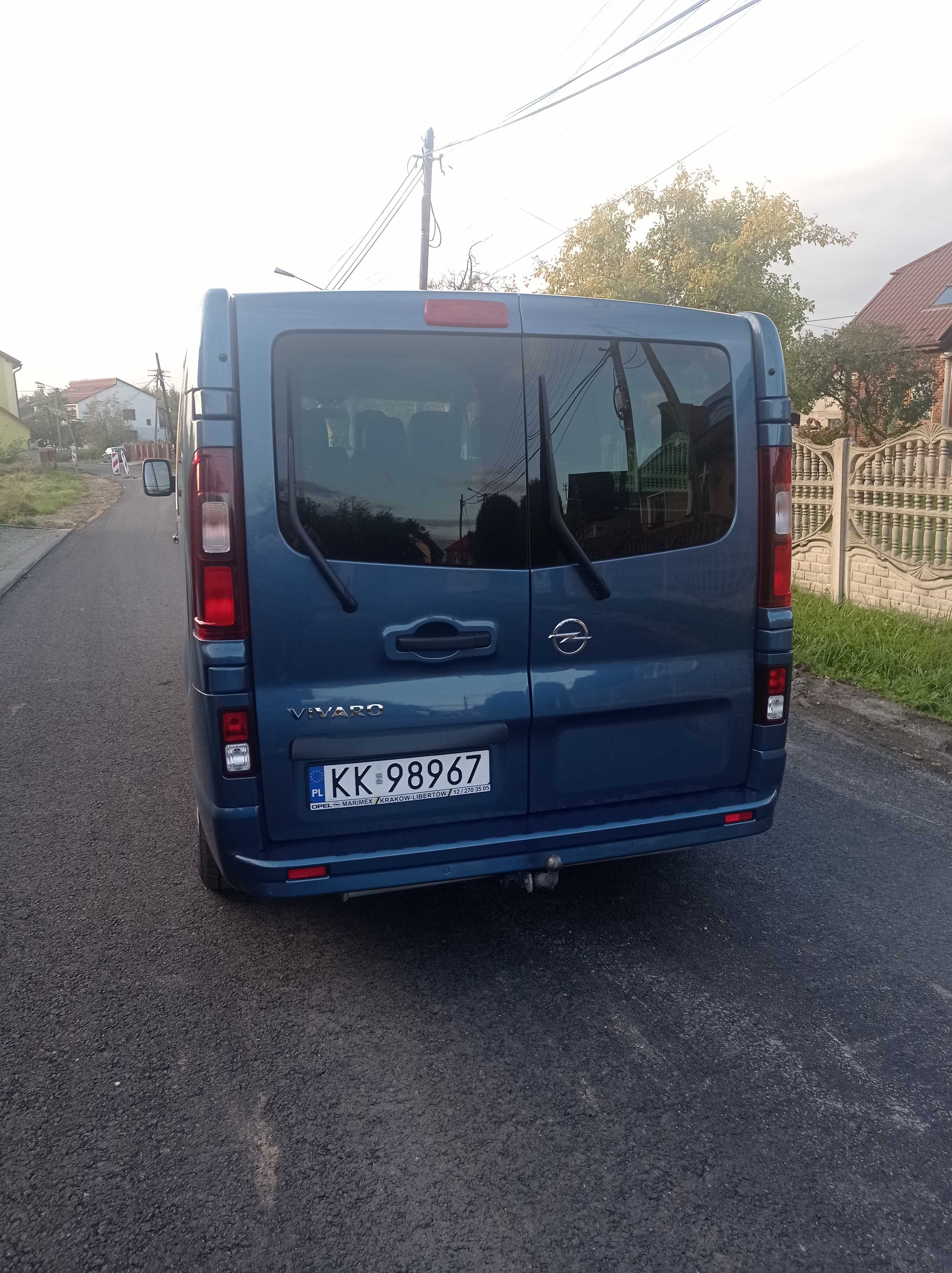 Wynajem Bus 9 osobowy Opel Vivaro Long