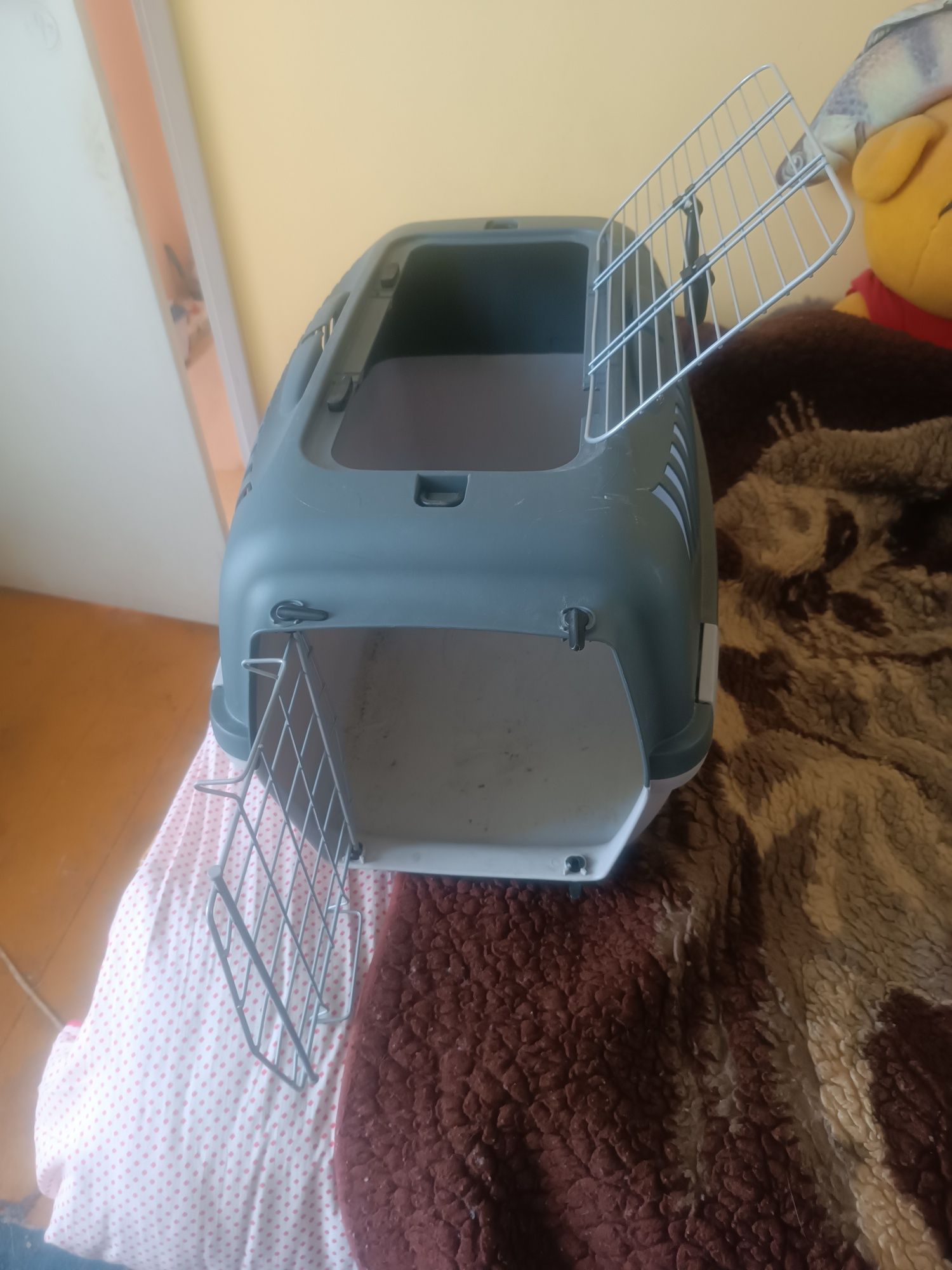 Sprzedam transporter dla zwierząt.