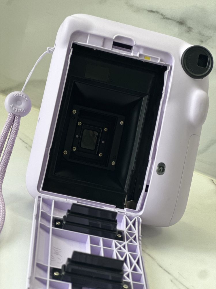 Фотокамера миттєвого друку Fujifilm INSTAX MINI 12 Lilac Purple
