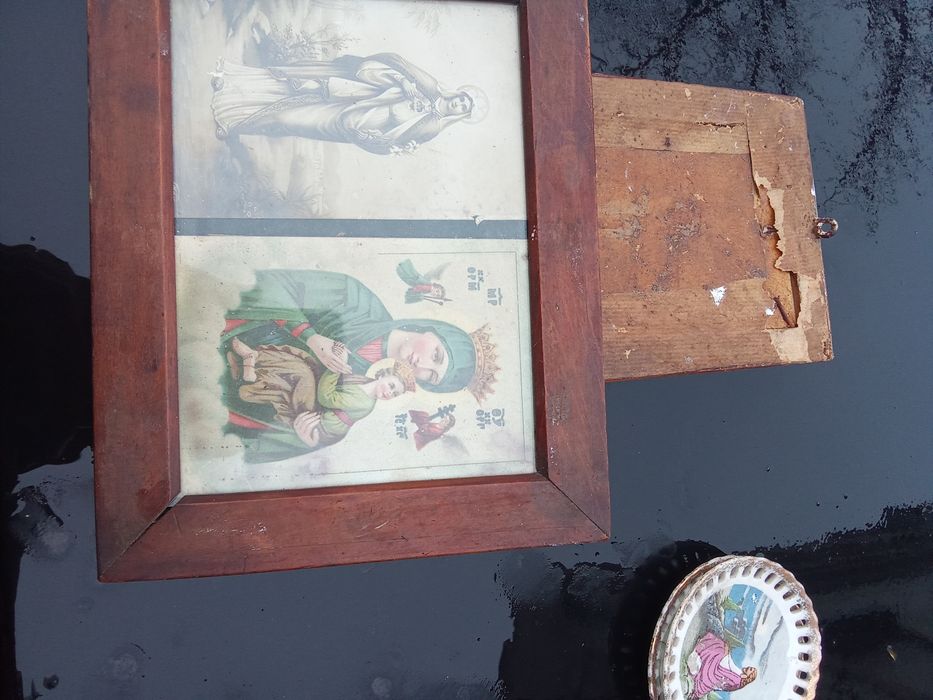 Dois pires japoneses com Jesus. Moldura com Nossa Senhora