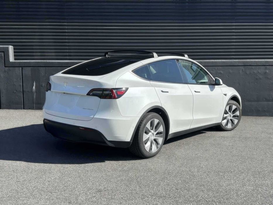 Tesla Model Y Long Range      2021