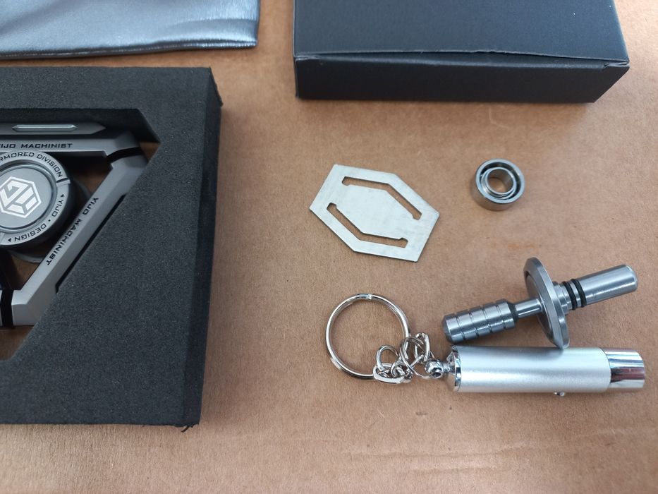 Металлический взрослый и детский спиннер в полном коплекте