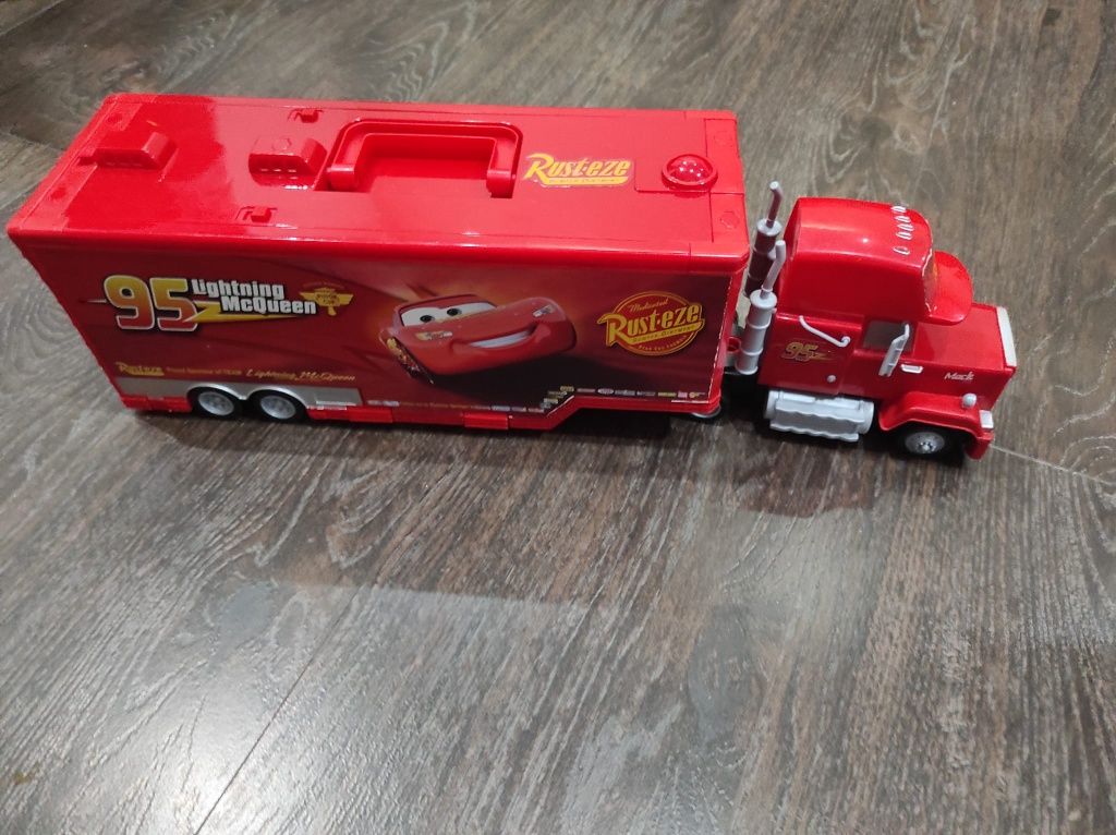 camião garagem faisca mcqueen