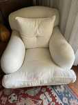 Par sofas modernos e confortaveis