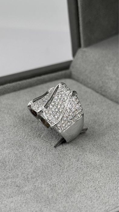 Каблучка з діамантами