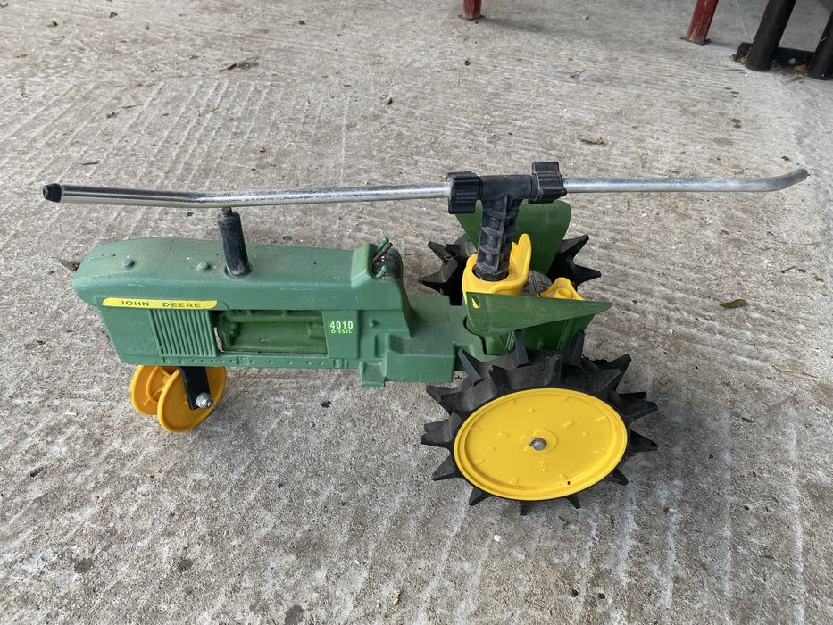 Zraszacz ogrodowy John Deere, traktorek, samojezdny