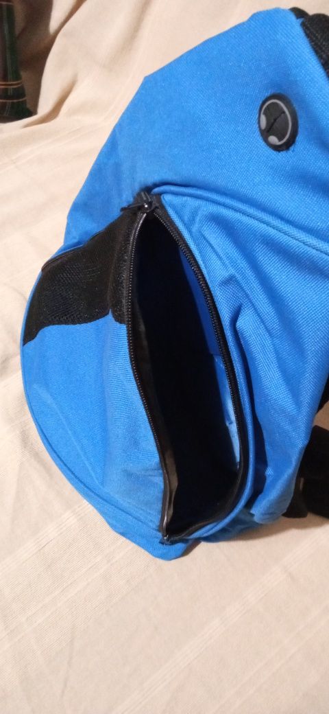 Mochila azul de uma alça nova